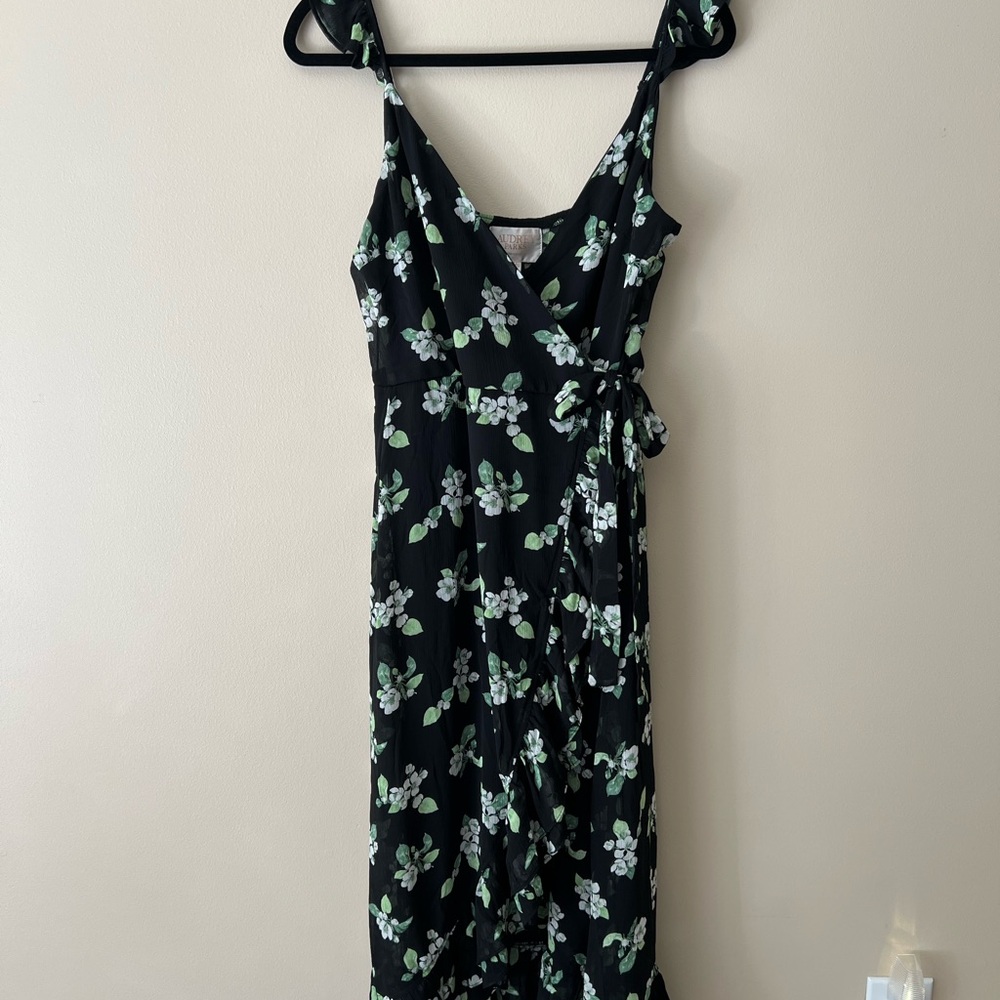 Francesca's Collections Black and Green Floral Midi Dress